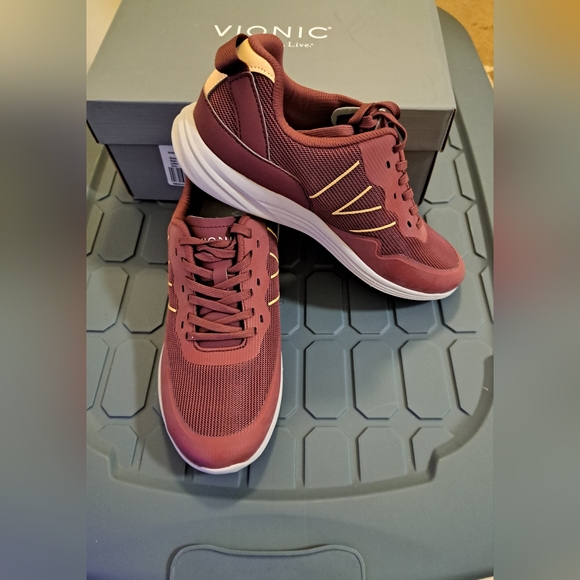 VIONIC SNEAKERS brand new AUDIE COMFORT Walking sneakers COLOR is SHIRAZ 7.5M - Picture 5 of 9